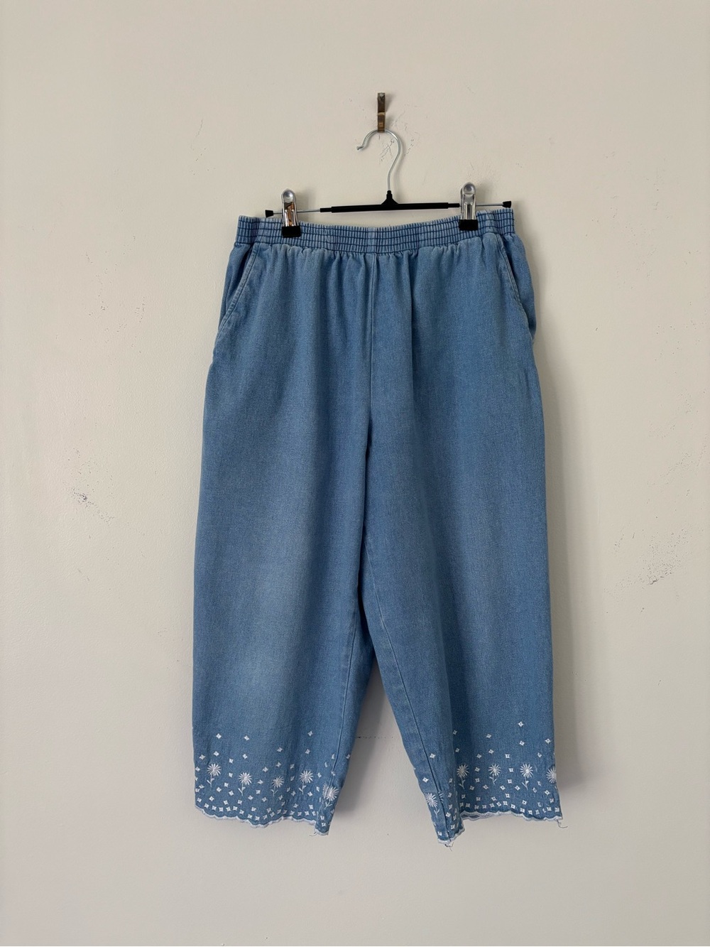 Alia Vintage CottagecoreLight Wash Blue Denim Cropped Pants W/Embroidered Hem 8